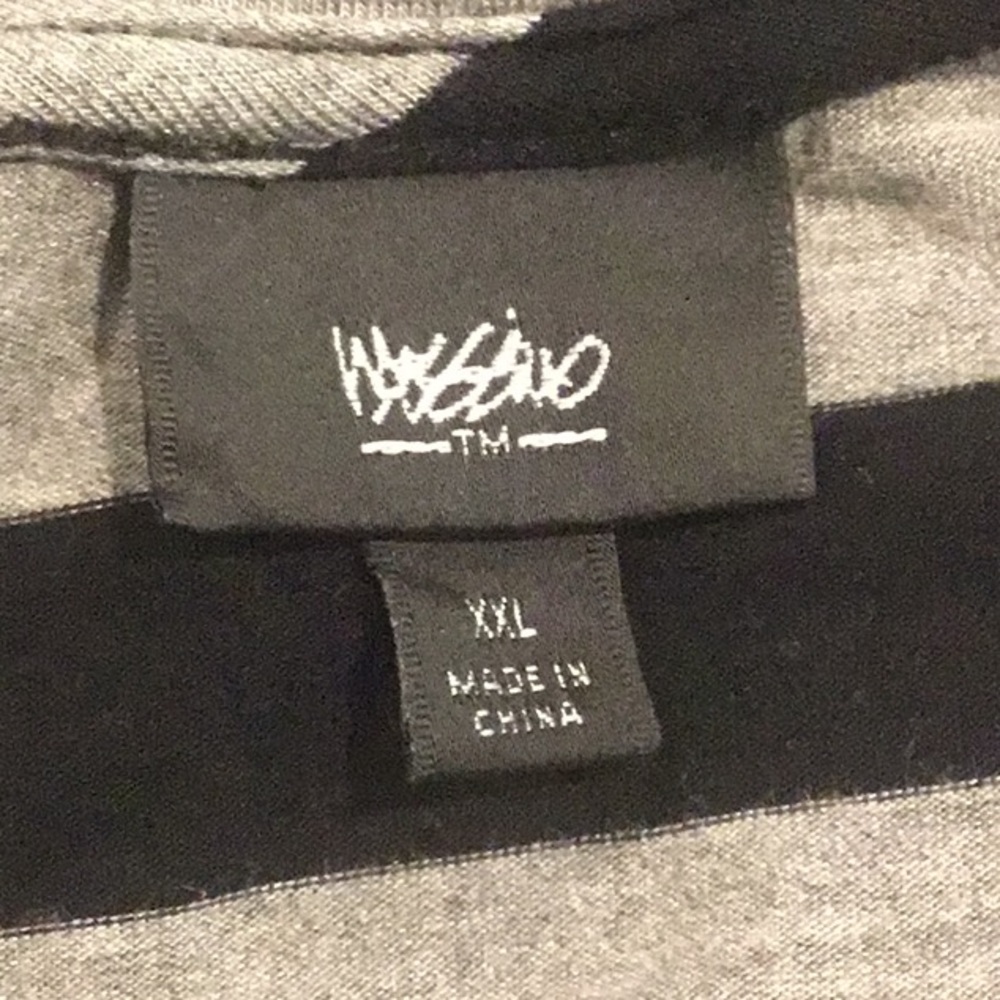 Mossimo- Tee - Picture 4 of 4